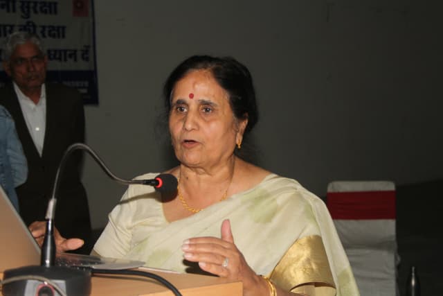 Dr. Neerja Patni Grover, MBBS, MD