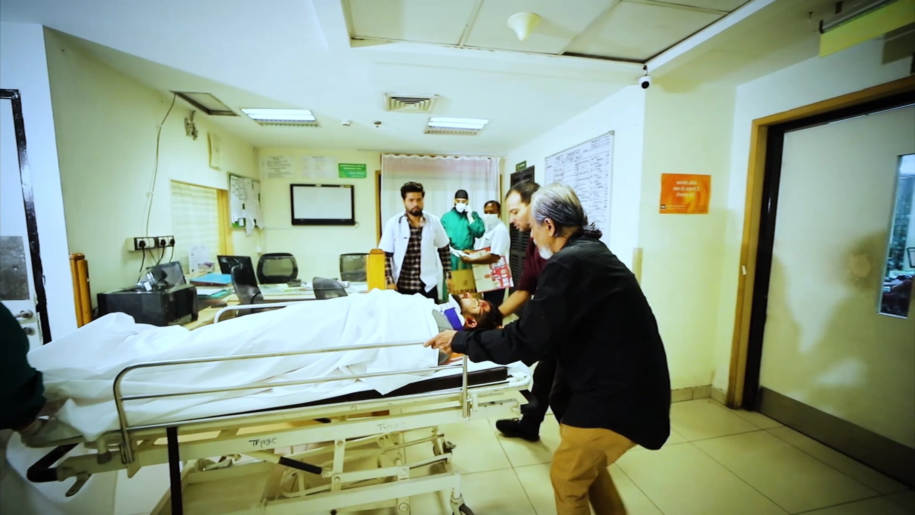 How to Give First Aid for Injuries in Emergency Situations